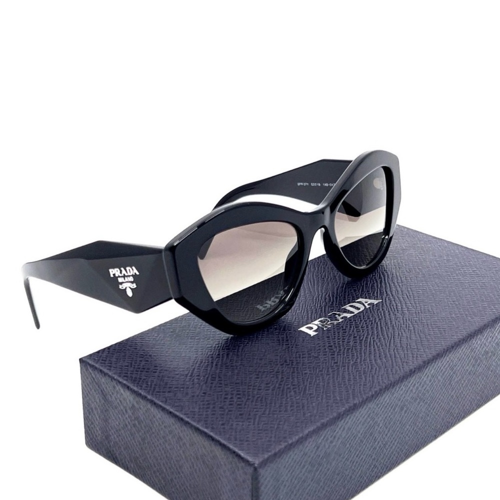 Authentic Prada sunglasses SPR07Y 55mm gray gradient